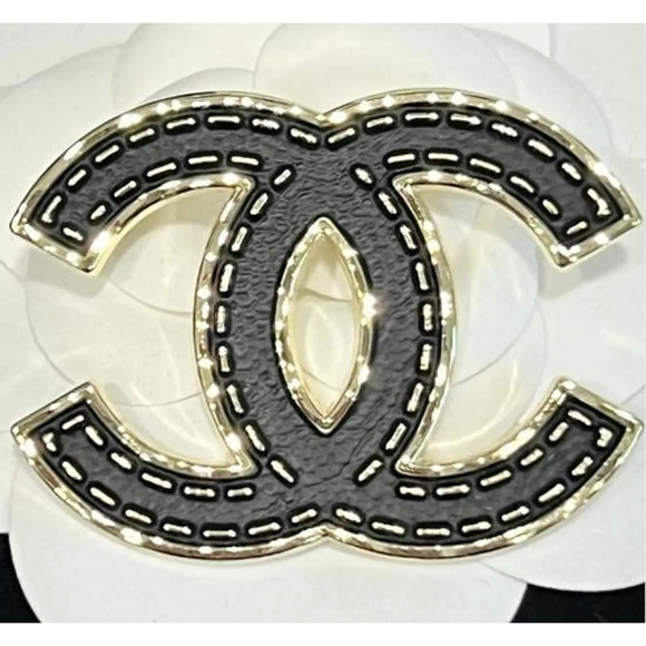 Chanel Gold and Black Textured Interlocking CC Brooch Fall/Winter 2023 (CCXX017) - Picture 3 of 5